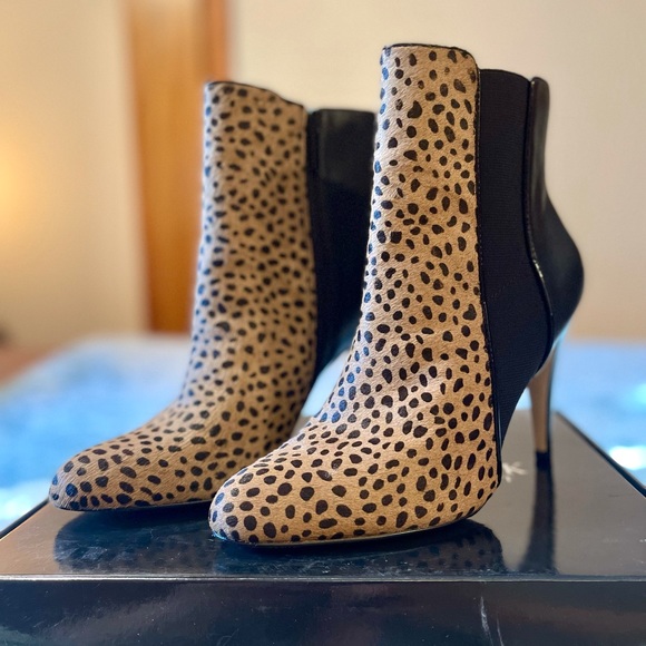 NWT WHBM BLAZE LEOPARD BLACK LEATHER BOOTIES, Sz 8 - Picture 1 of 11